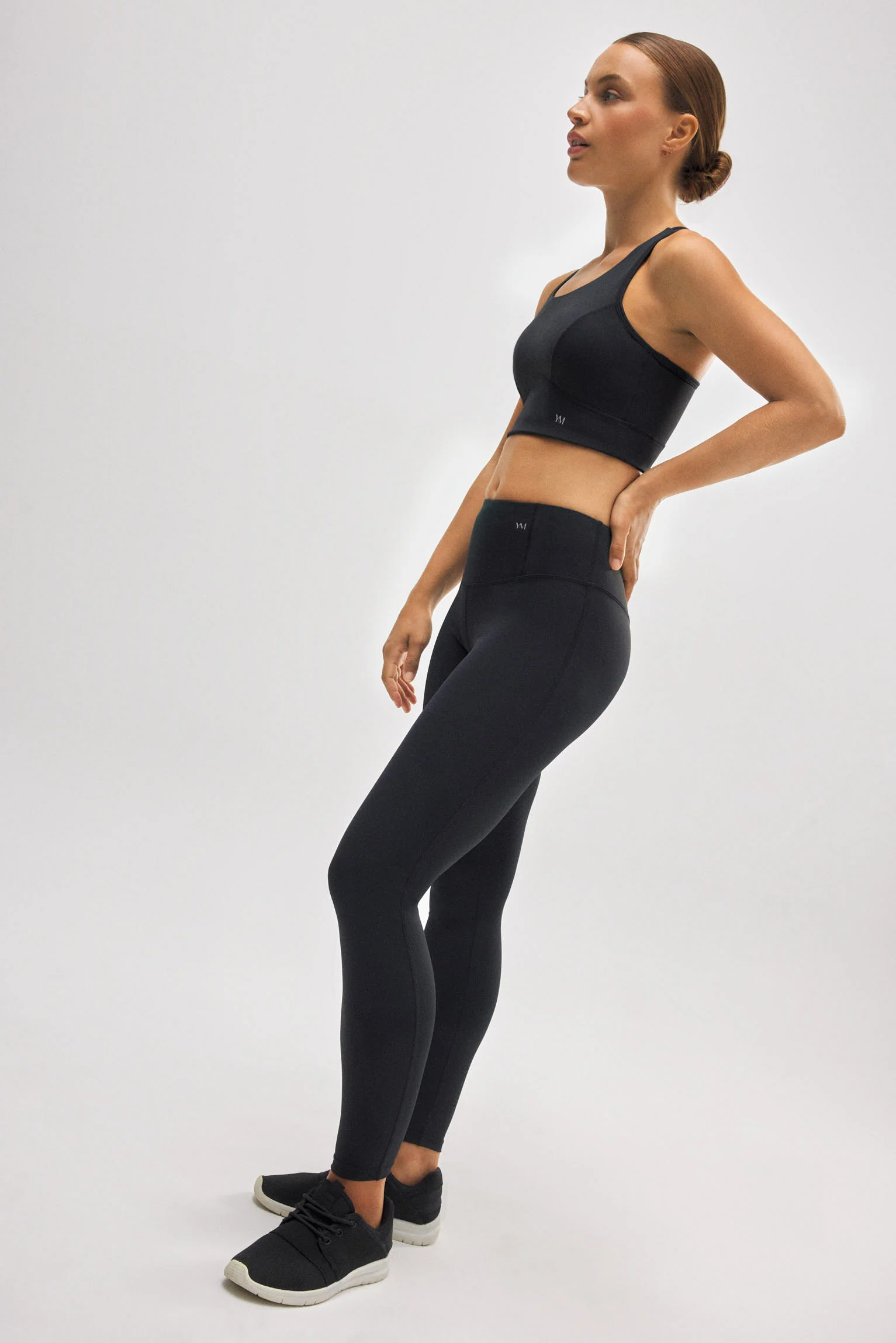 Reggiseno sportivo nero con schiena incrociata - immagine 8