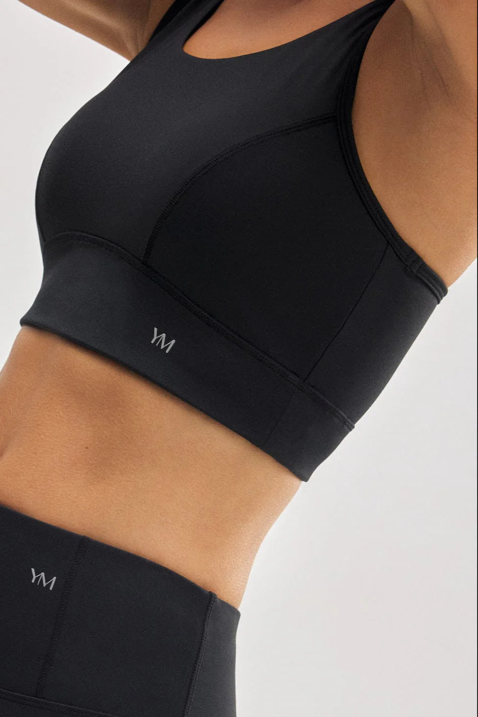 Reggiseno sportivo nero con schiena incrociata - immagine 5